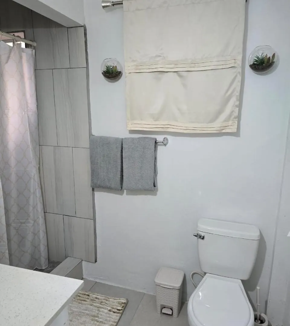 Cozy & Cute Beach Apt Rodney Bay