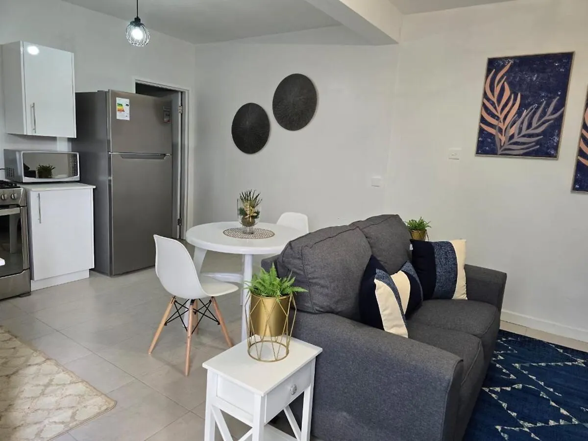 Cozy & Cute Beach Apt Rodney Bay ile iletişim