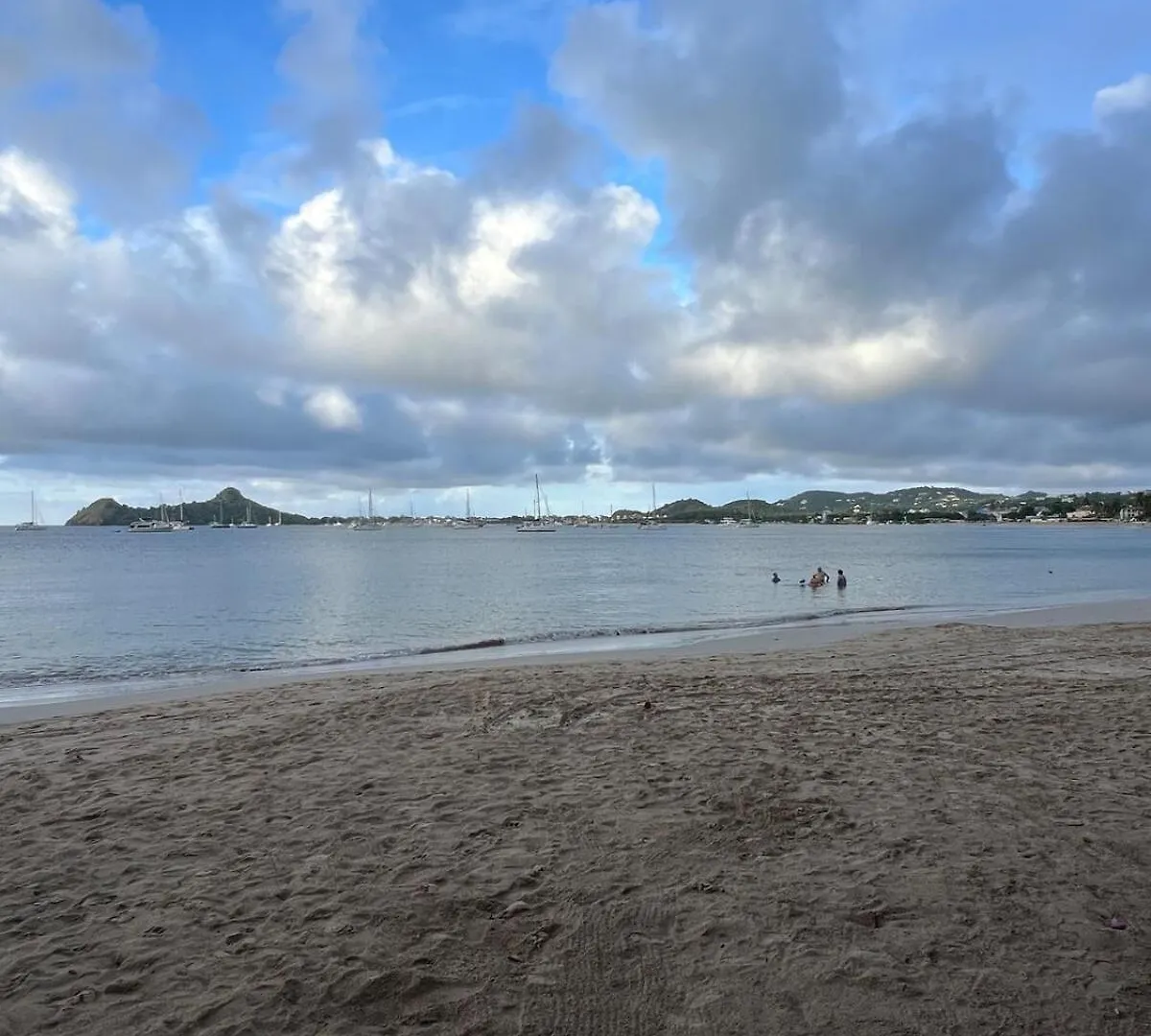Cozy & Cute Beach Apt Rodney Bay Lejlighed